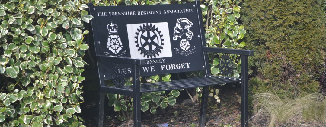 Mapplewell War Mem Slider 01 (C) NH