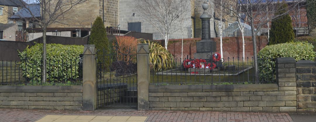 Mapplewell War Mem Slider 02 (C) NH